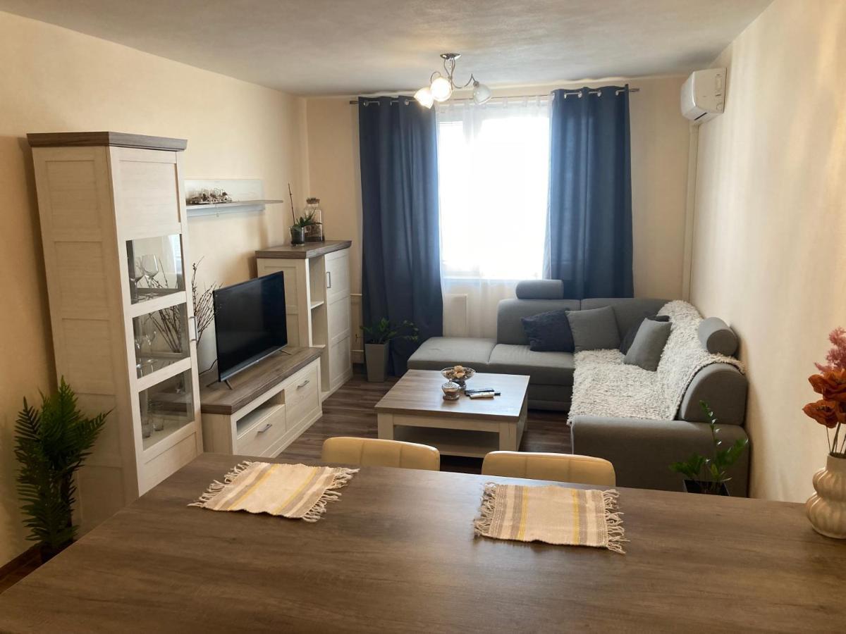 2 Rooms Apartment In Michalovce Exteriér fotografie